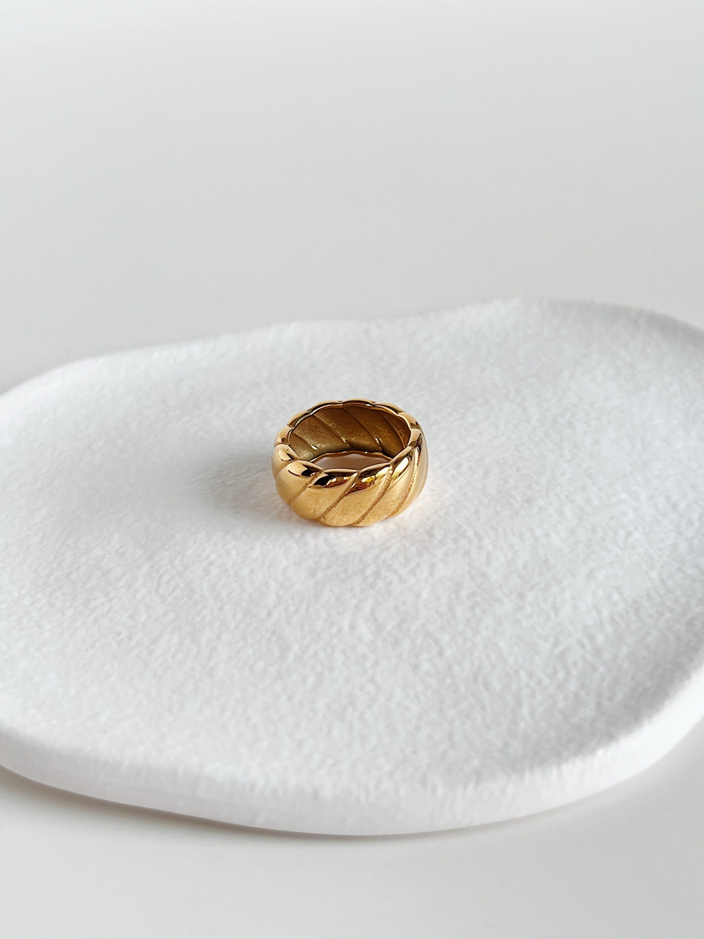 Callie Twill Twist Ring