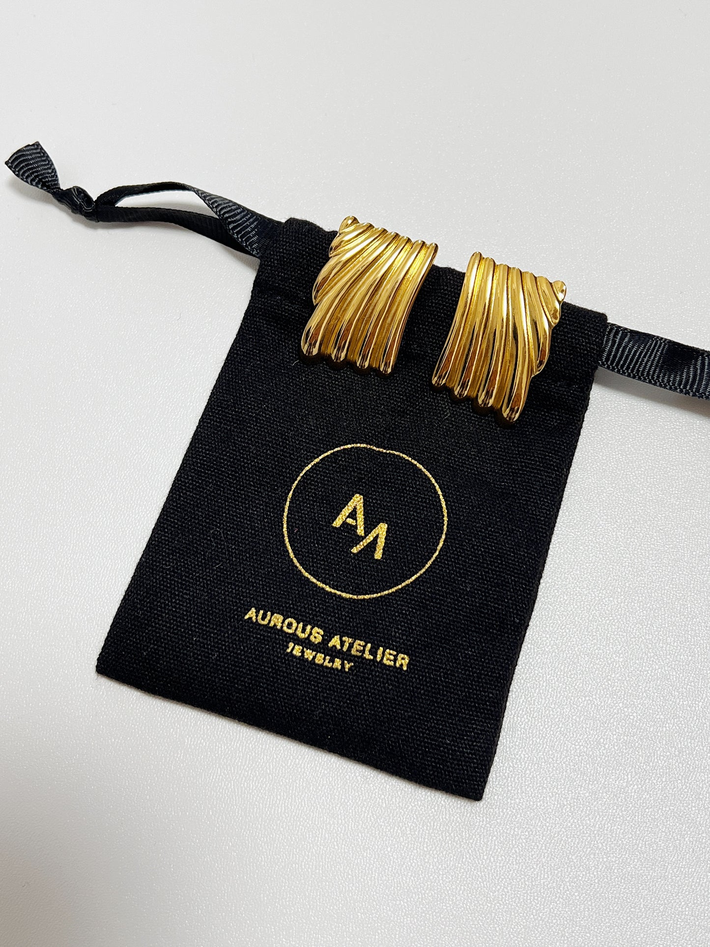 Scarlett Ribbed Rectangle Stud Earrings