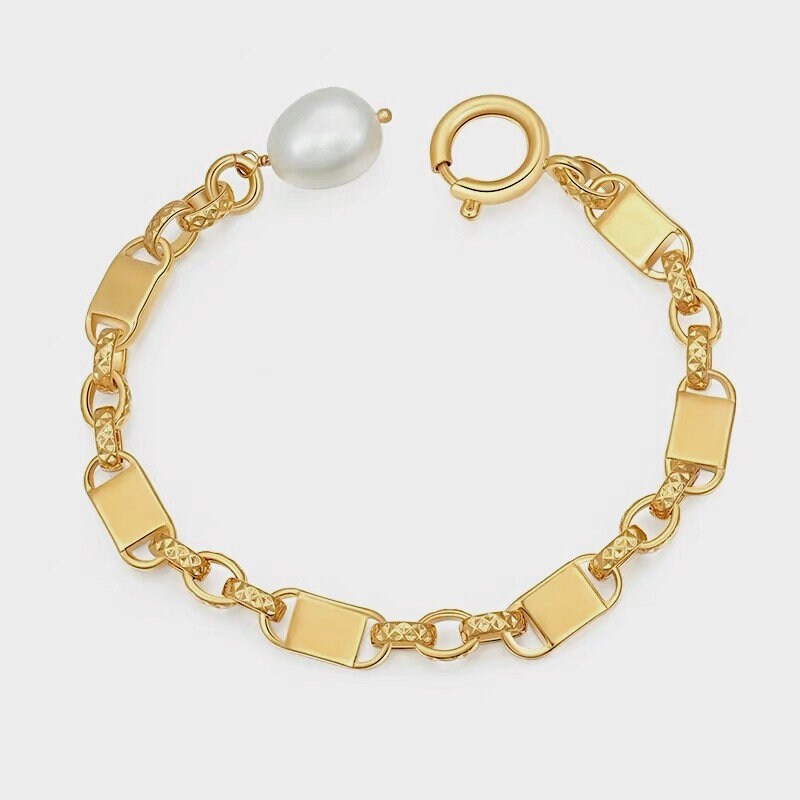 Gold bracelet with rectangular links and baroque pearl, ideal for gifting and special occasions.