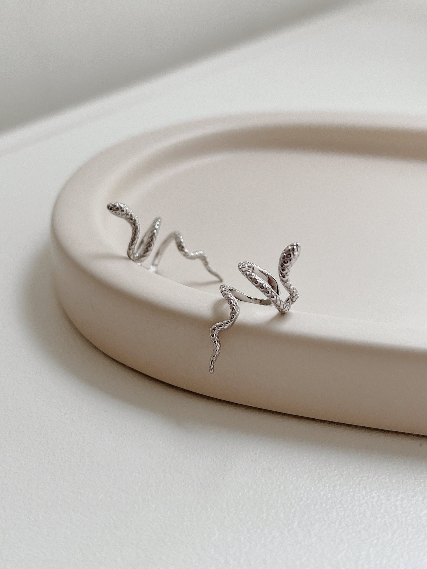 Minimalist S925 Snake Ear Cuff, Geometric Ear Cuffs, Cartilage Earrings, 18K Gold Vermeil Serpent Ear Cuff, Helix Cuff Earrings, Non Pierced