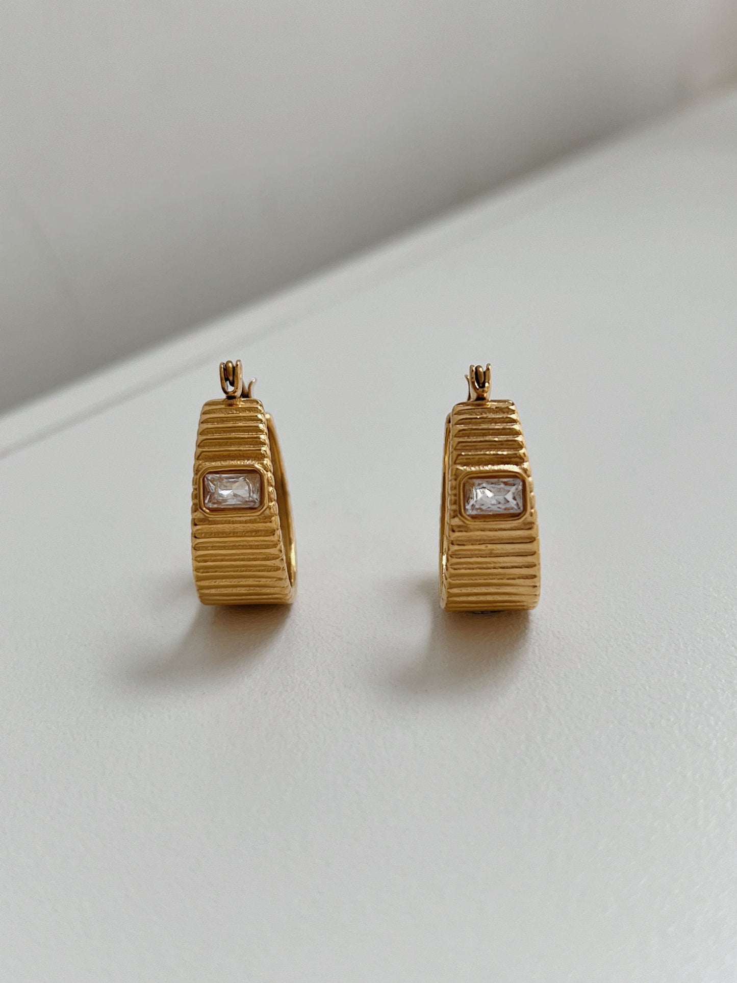 Chunky Ribbed Wide Hoop Earrings, Thick Solid Hoop Earrings, Minimal Hoop Earrings, Ear Stack, CZ Ribbed Hoops, Gold Statement Hoop Earrings