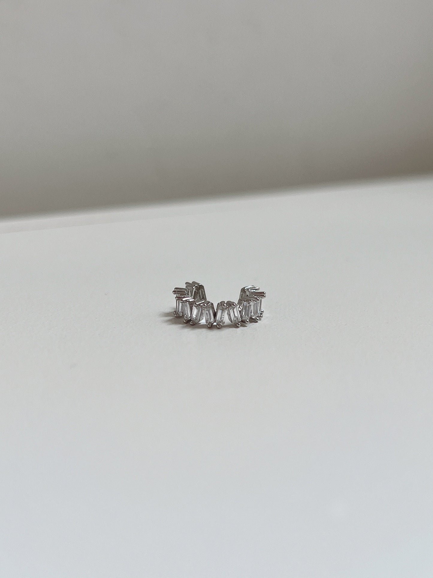 Front view of geometric silver baguette ear cuff.