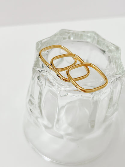 316L stainless steel square band in high polish gold with single stone accent