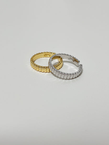 S925 sterling silver 4mm fluted band in polished gold and silver finishes