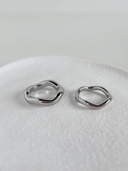 Minimalist silver wave ring, sleek