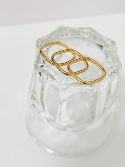 Modern flat edge waterproof gold ring that does not spin on the finger