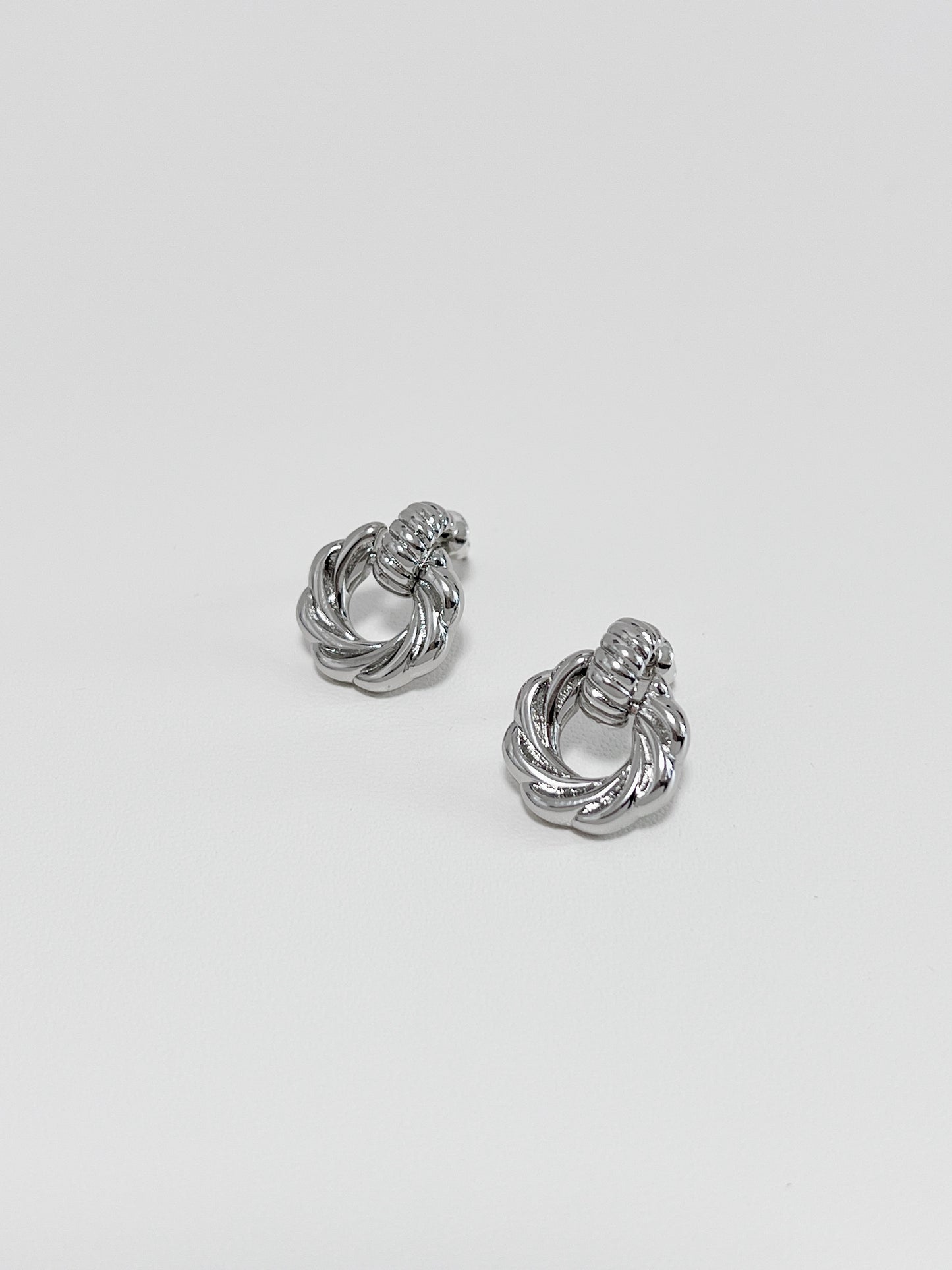 Viya Mini Knot Earrings