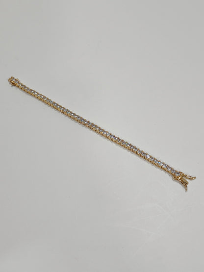 High-quality gold tennis bracelet with diamonds for women