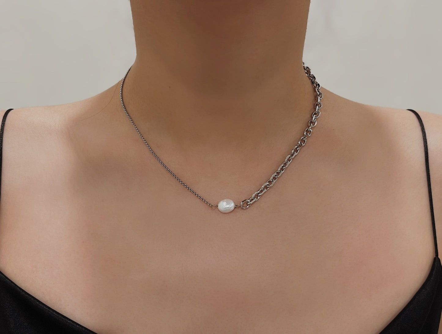 Pearl Chain Necklace, Minimalist Pearl Choker, Chunky Chain Link Choker, Pearl Link Choker, Asymmetrical Chain, Half Chain Necklace