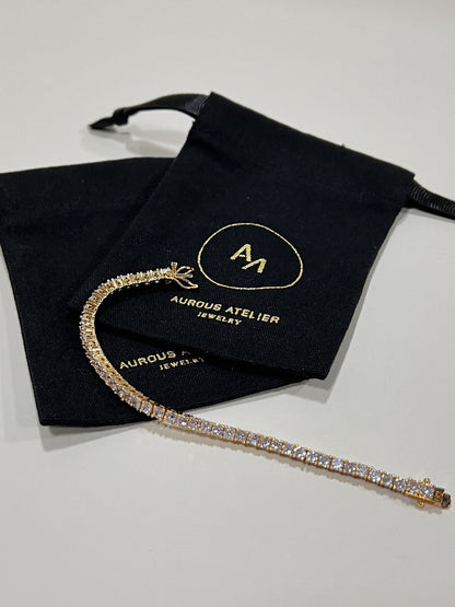 Exquisite gold tennis bracelet with sparkling diamonds for women