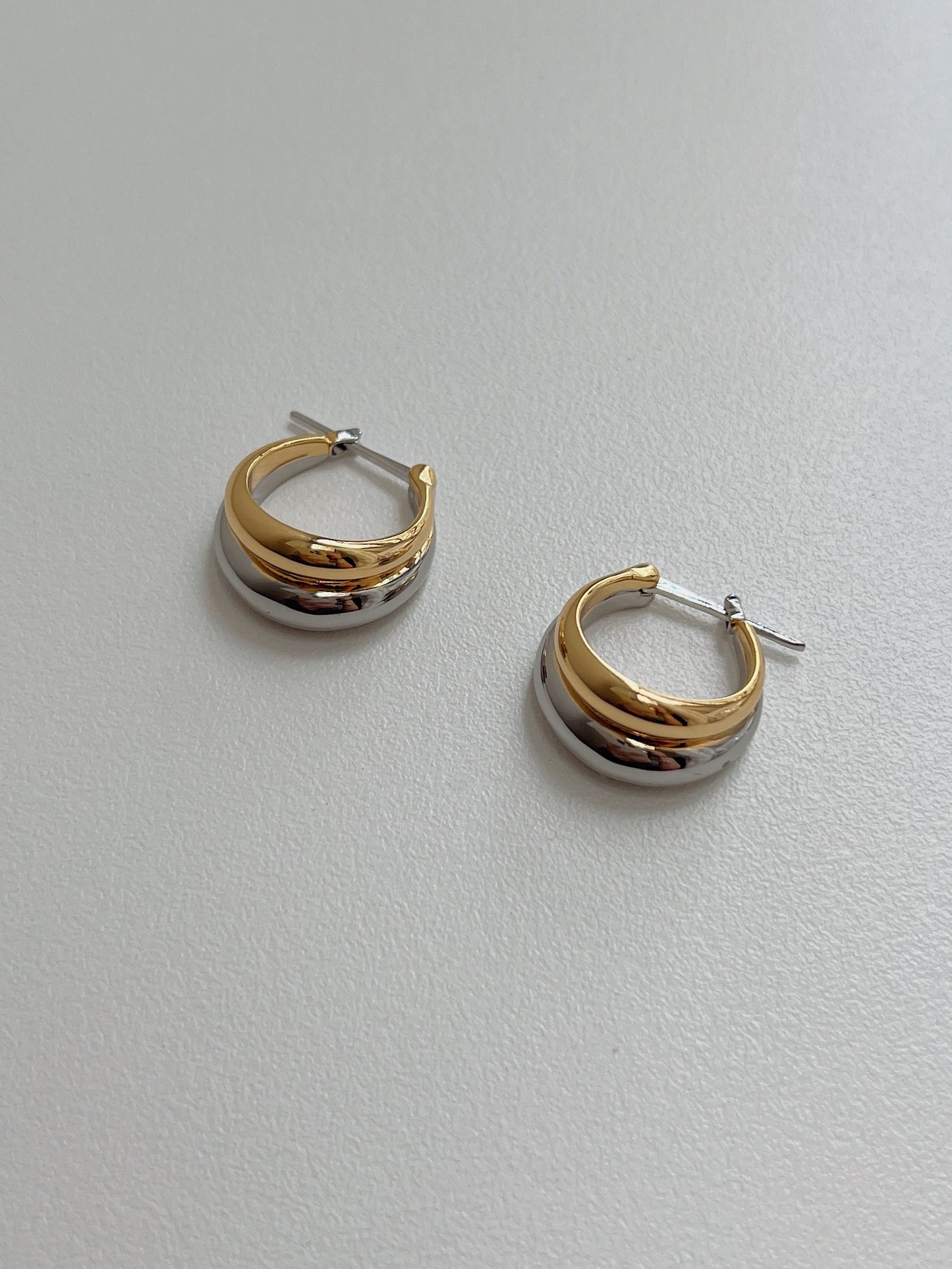 Kim Minimalist Two Tone Hoops