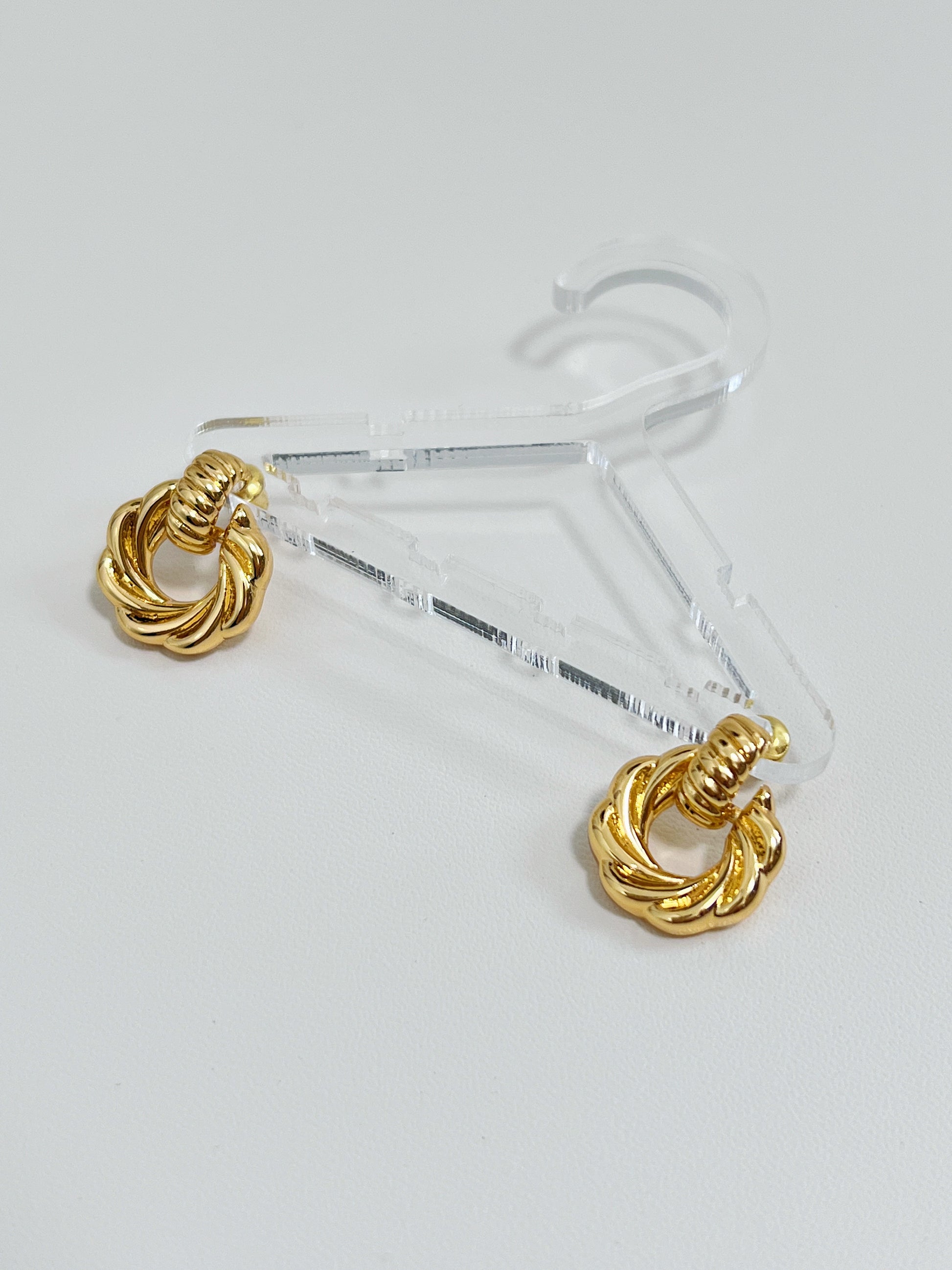 18k gold plated mini knot earrings, stylish and elegant, perfect for everyday wear, versatile and timeless accessory