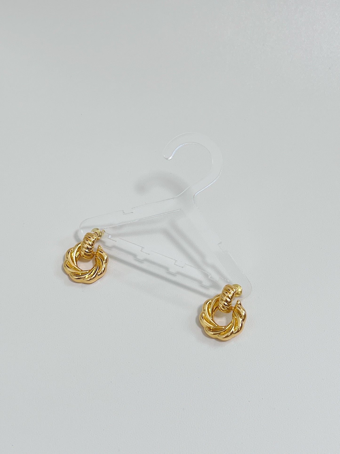 elegant and stylish 18k gold plated brass mini knot earrings, a versatile jewelry piece.