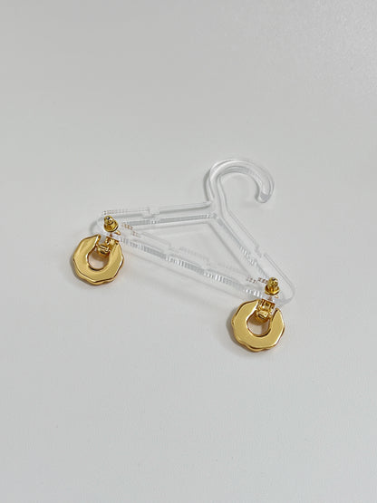 Dainty 18k gold plated brass mini knot earrings, ideal for a chic and sophisticated look, back of the earrings