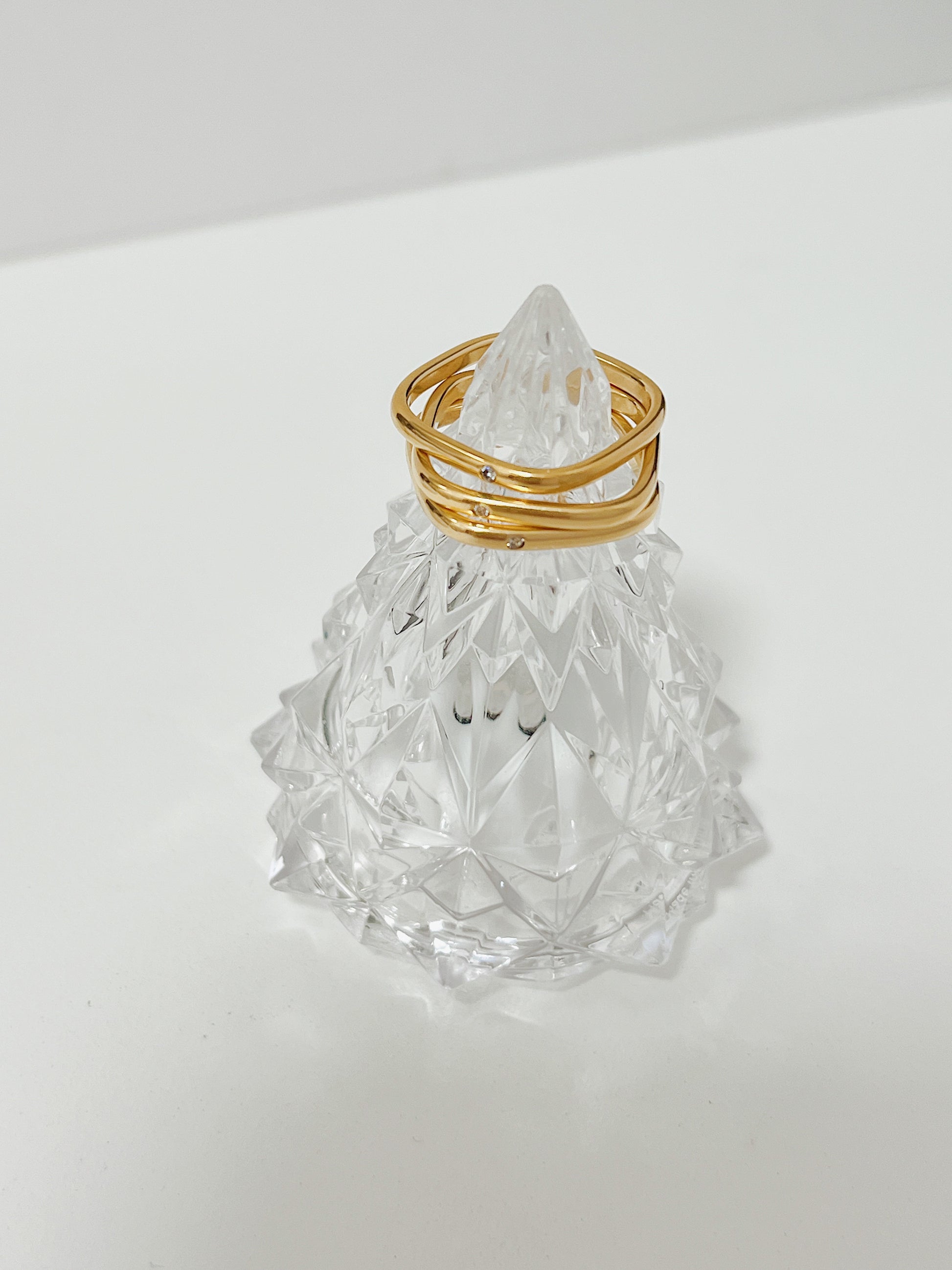 Premium gold geometric band with an enduring core Australia jewellery trend