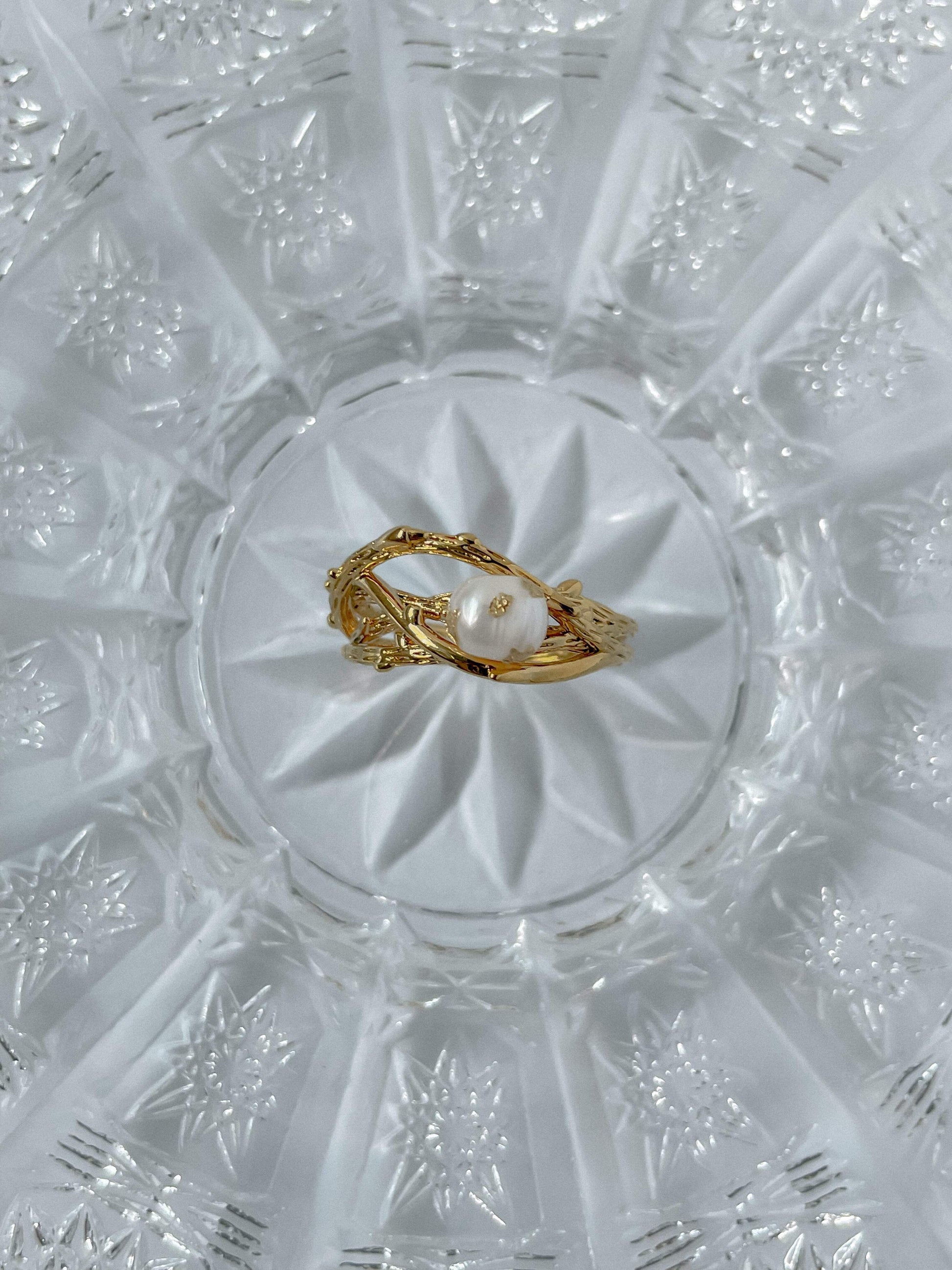 Sustainable and ethically sourced freshwater pearl gold ring