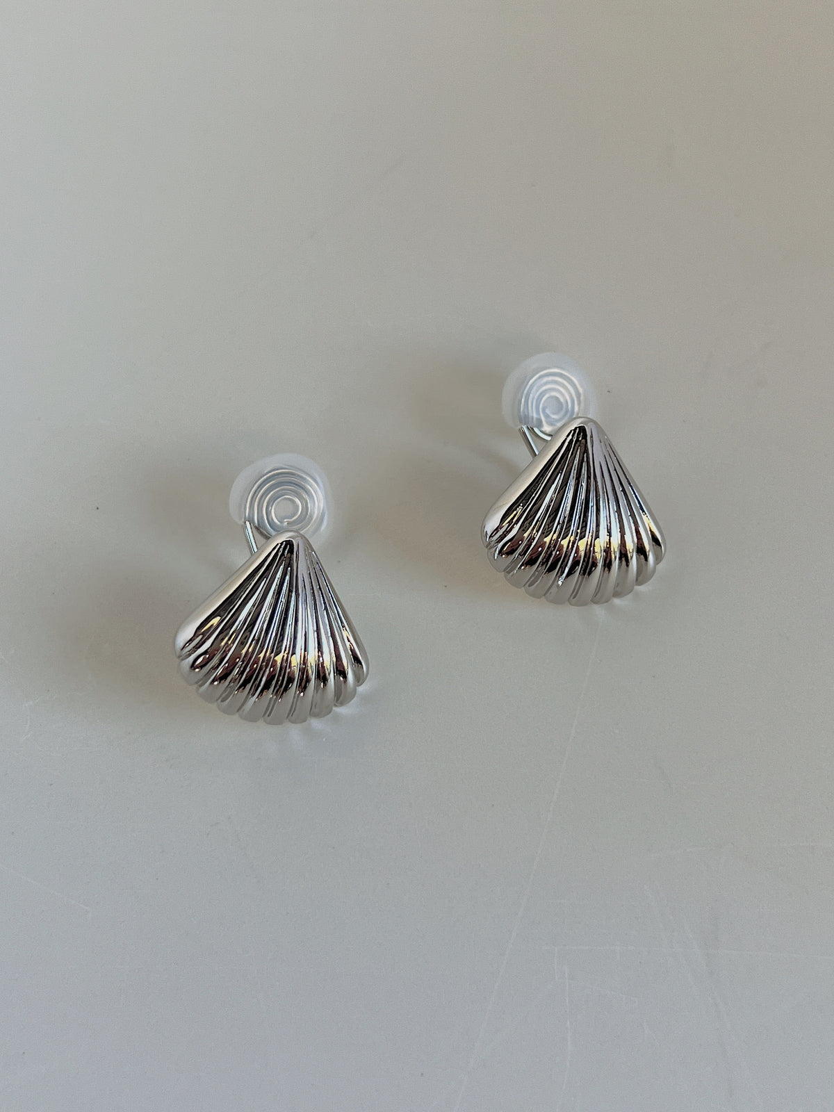 Dimension layout showing 17mm by 18mm sizing of Ariel silver shell clip-on stud earrings