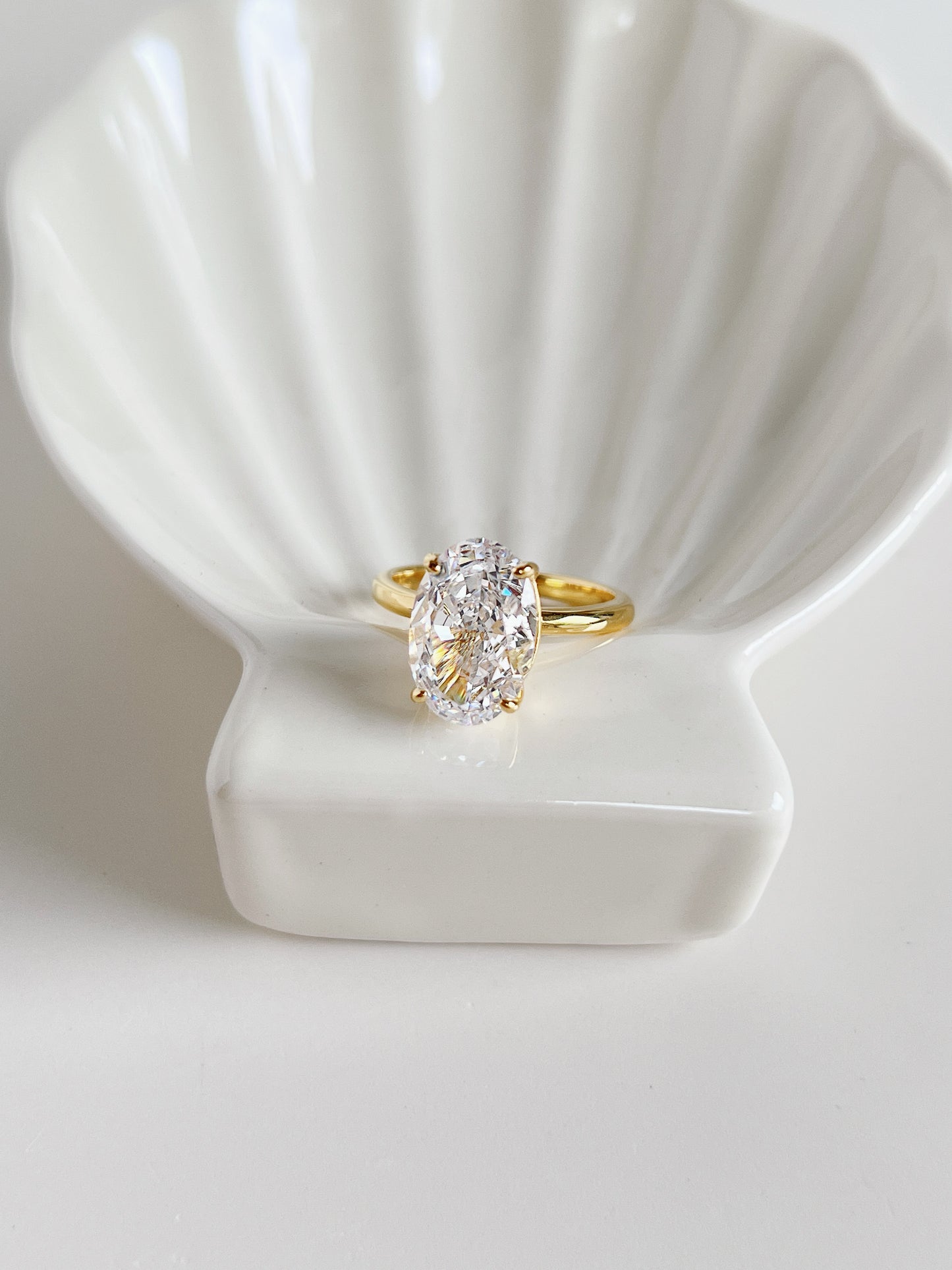 Elizabeth 3 carat oval cut diamond alternative ring in 18k gold vermeil