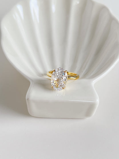 Elizabeth 3 carat oval cut diamond alternative ring in 18k gold vermeil