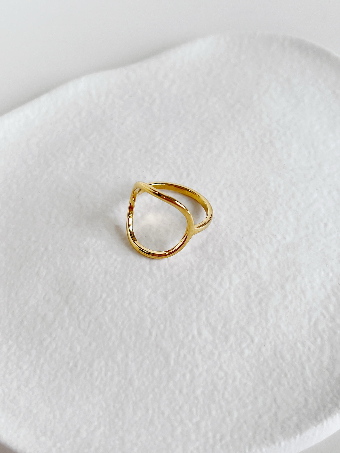 Detail of the lightweight smooth minimalist design of the Leah Ring