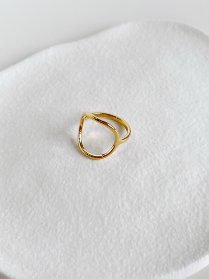 Detail of the lightweight smooth minimalist design of the Leah Ring
