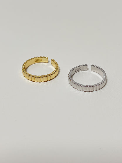 Vede ribbed fluted 4mm ring in fine 18k gold vermeil over sterling silver