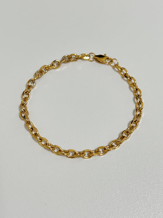 A gold trixie cable chain bracelet on a white background.