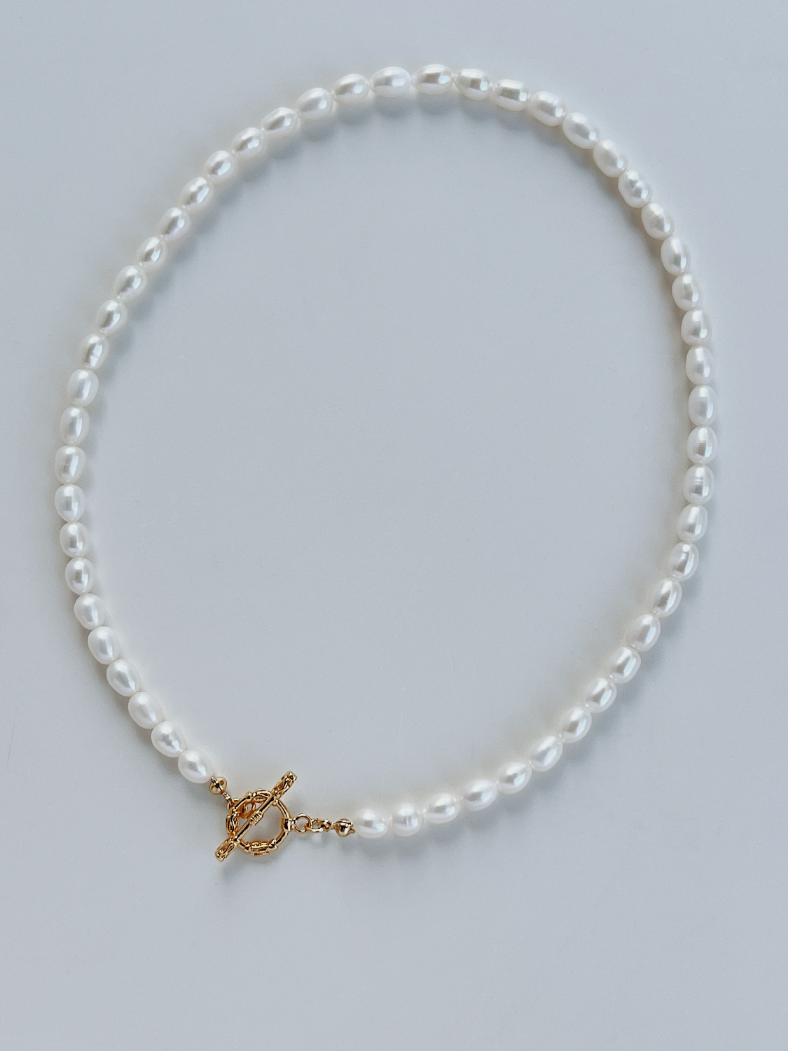 Waterproof daily wear pearl necklace with intricate vintage style column textured T bar clasp