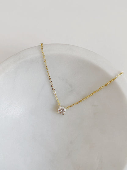 Carat size of 0.5ct 1.9g VVS1 moissanite stones on Cala trace chain