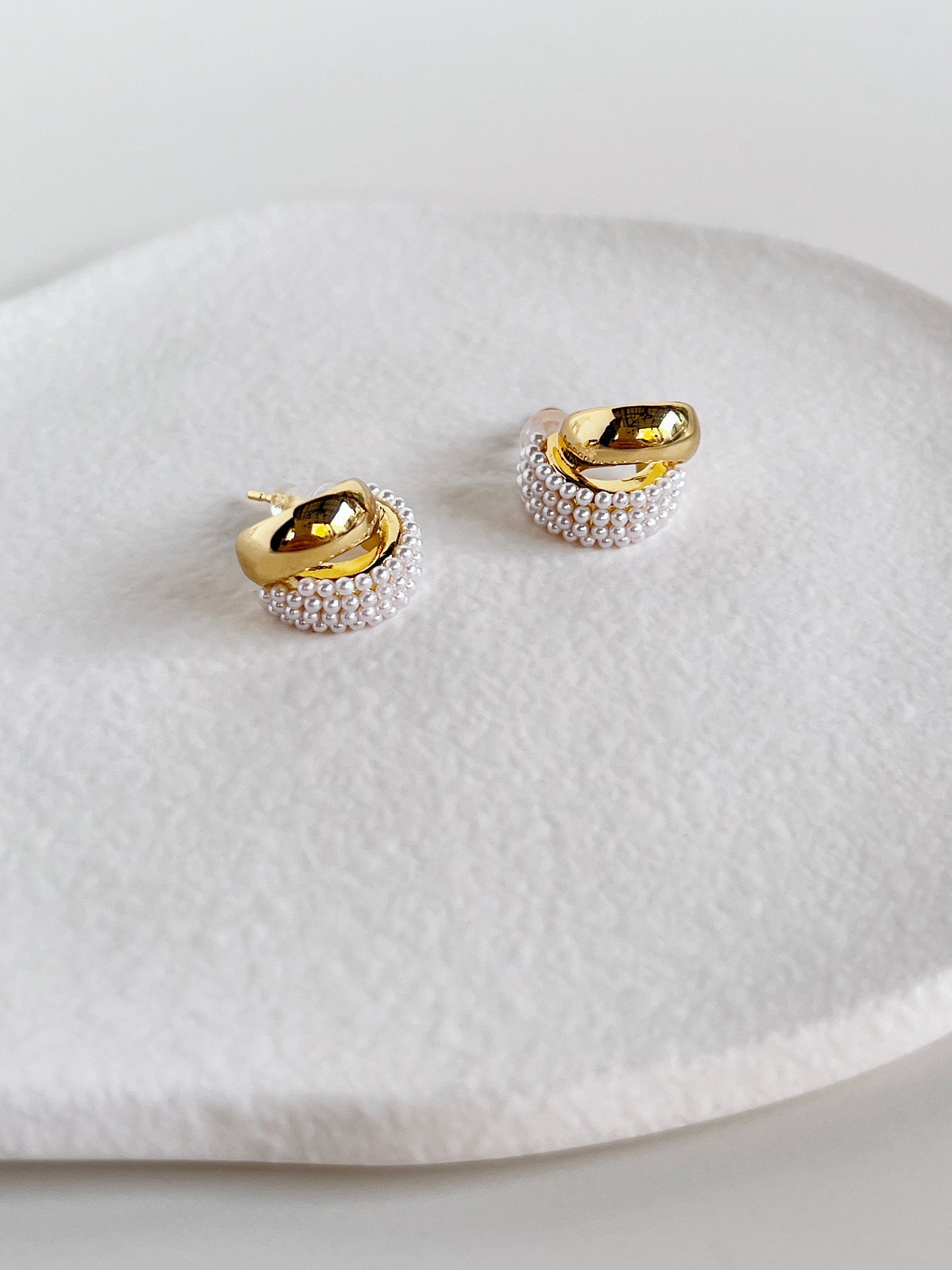Durable humidity proof luxury jewelry earrings displayed neatly for premium brand curation