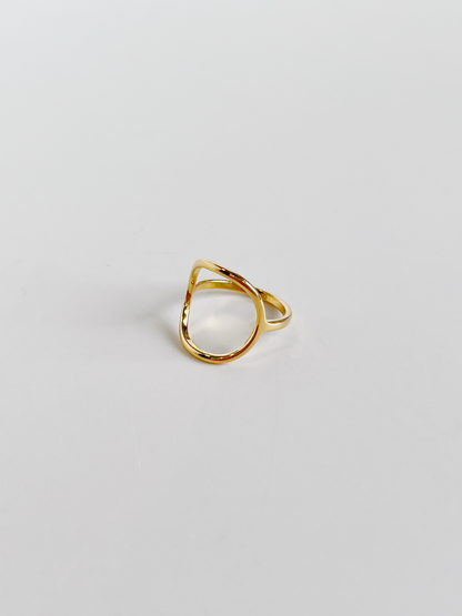 Top view of the ultra-thin continuous band on the gold minimalist ring