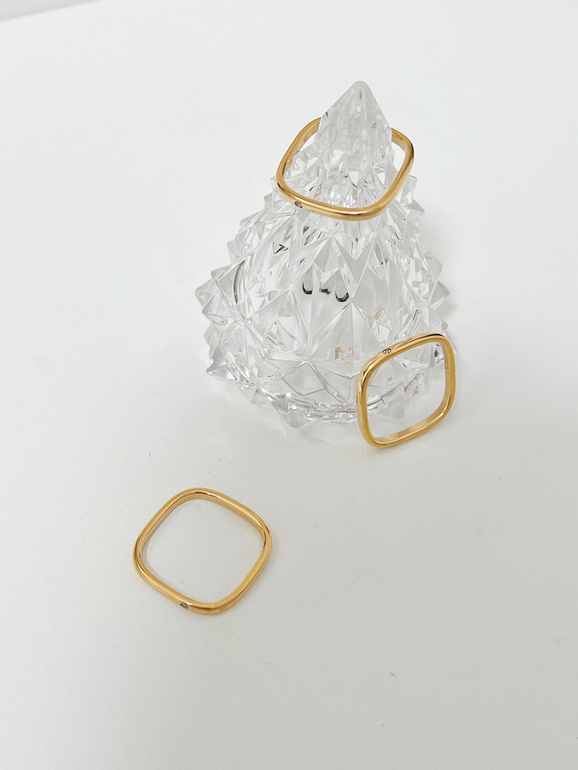 Sweatproof tarnish resistant gold square ring for the Canada jewellery market