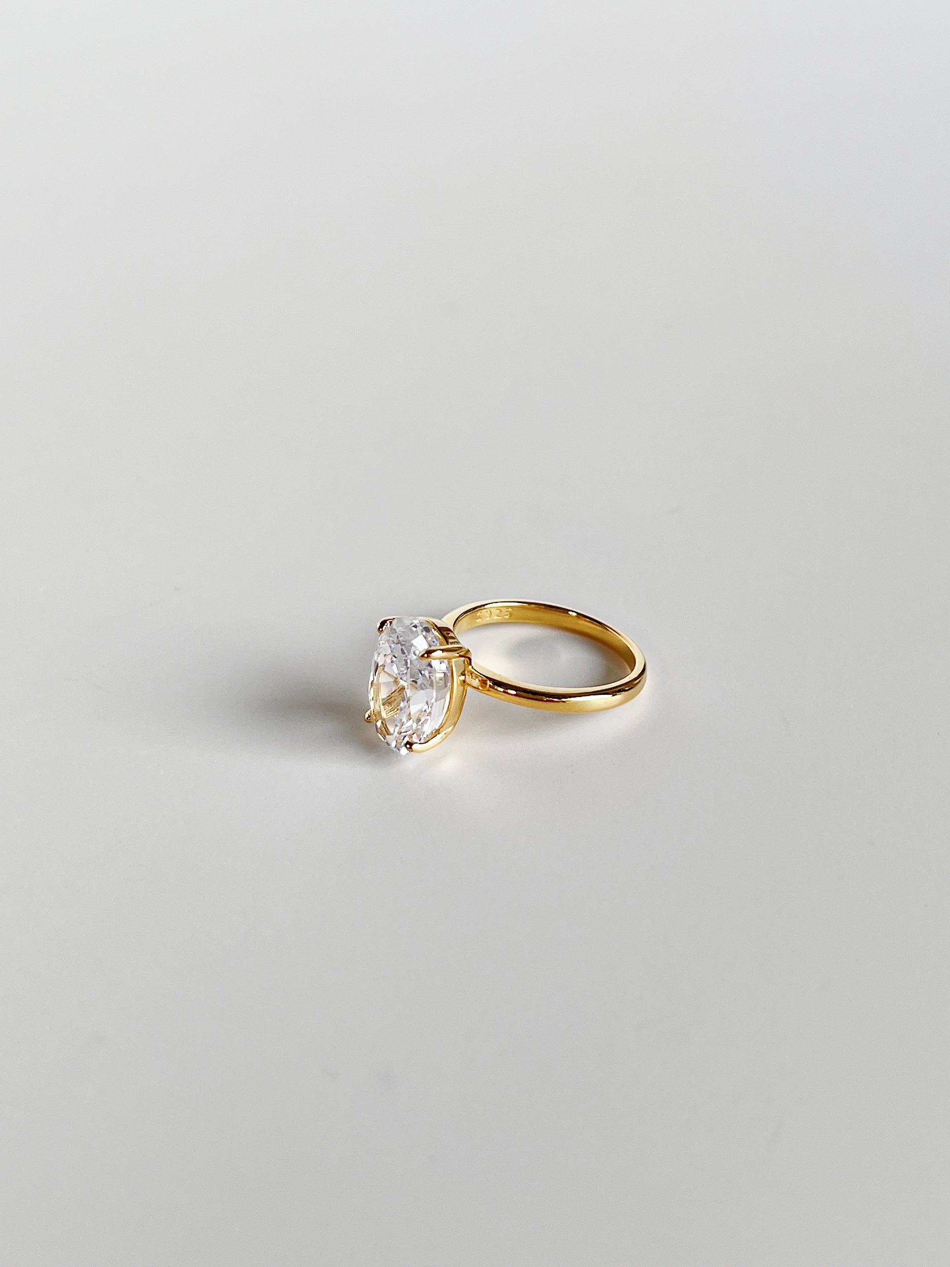 Affordable everyday luxury oval diamond alternative ring Canada delivery