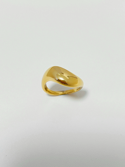 Elo Wave Dome Ring in 18k Gold PVD solid stainless steel
