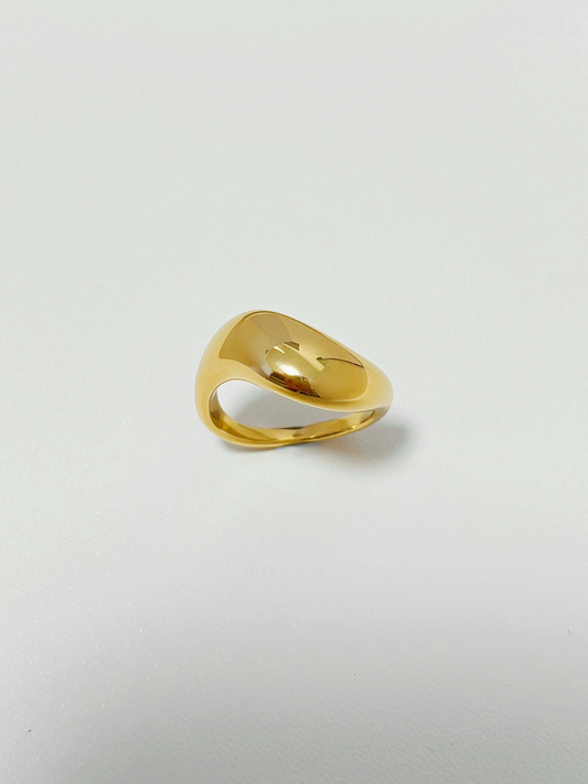 Elo Wave Dome Ring in 18k Gold PVD solid stainless steel