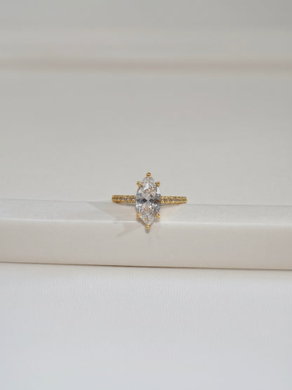 Kinn ring in natural light showing the fire of the 2ct moissanite stone.