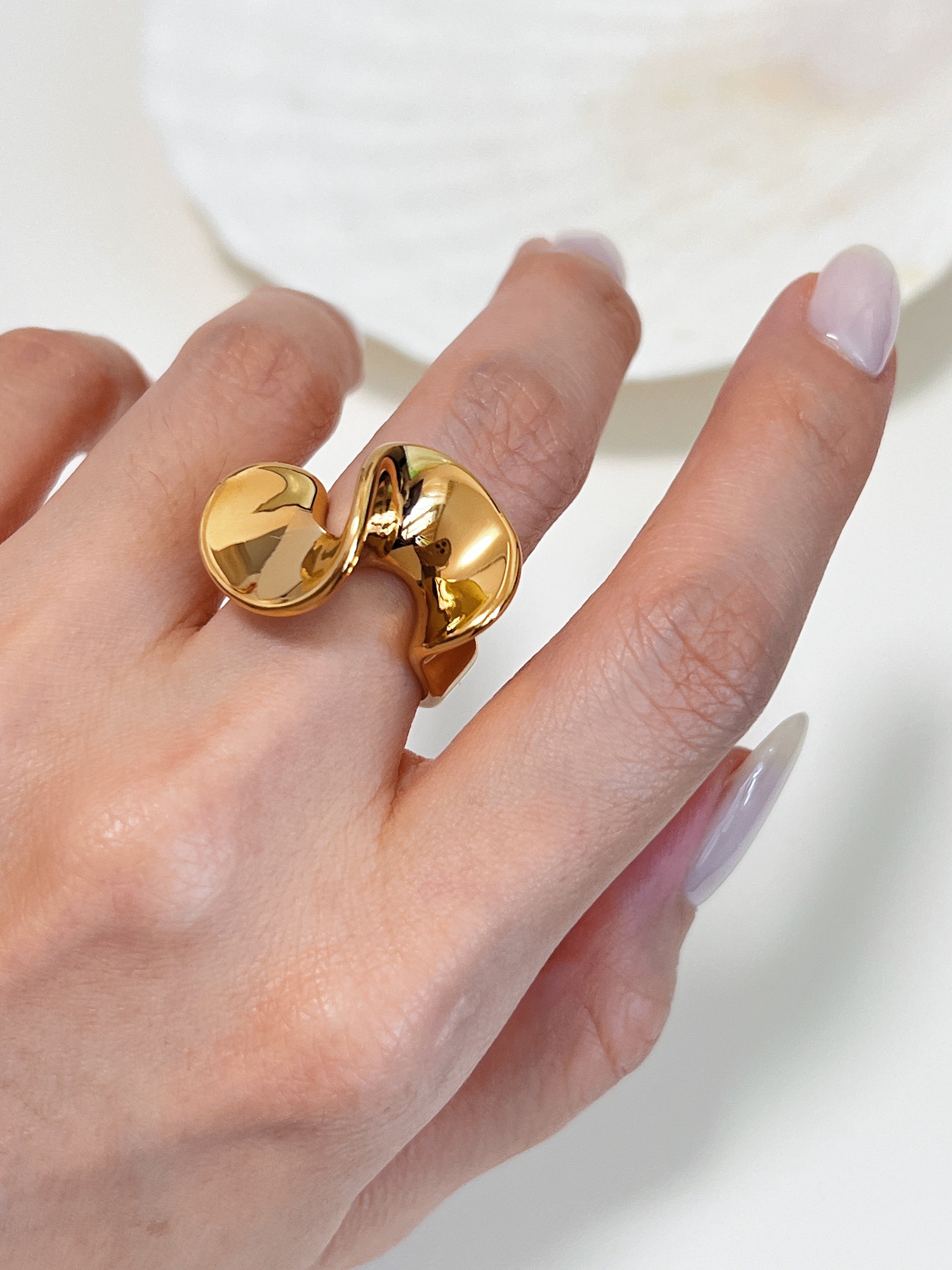 Aurous Atelier model wearing a high-end waterproof gold ring