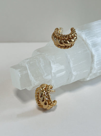 [Aurous Atelier] Felicity rope textured clip-on earrings in 18K gold PVD.