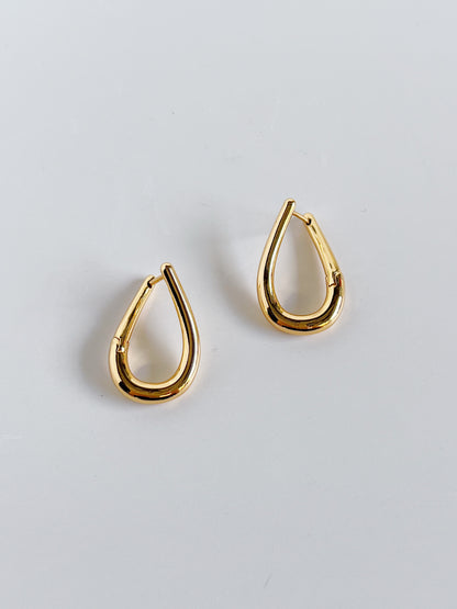 Top-down view of the irregular teardrop silhouette of Ania earrings.