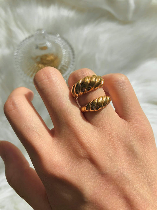 Hand model wearing thick and slim Valencia gold croissant ring on ring finger