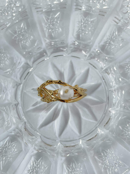 Hand-selected high-luster freshwater pearl on gold minimalist band