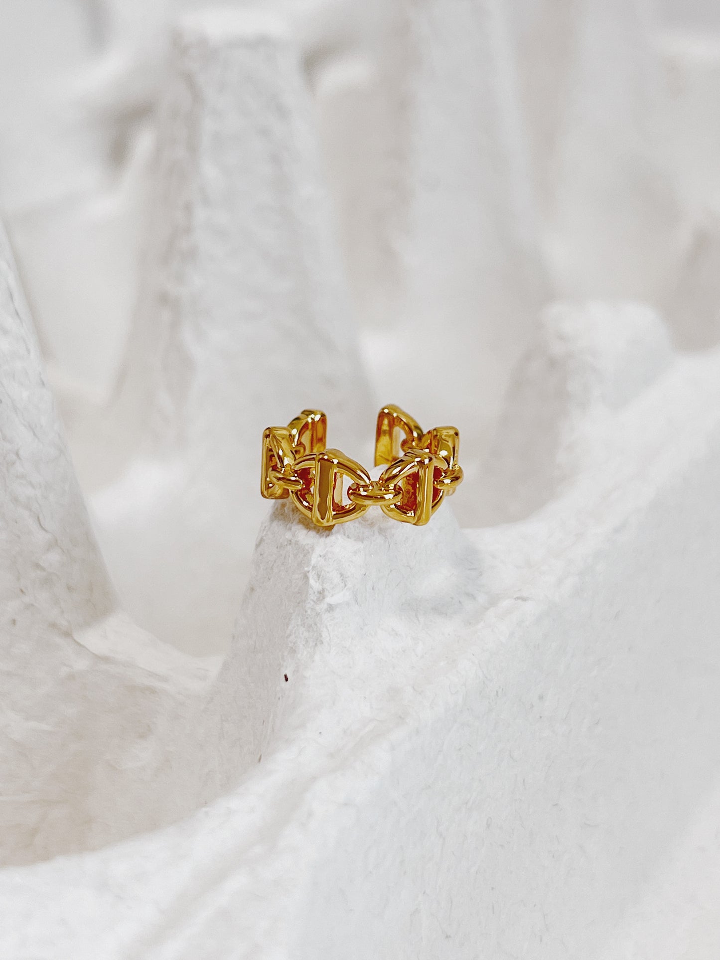 The Windsor cuff in natural lighting to showcase the deep 18K gold hue.