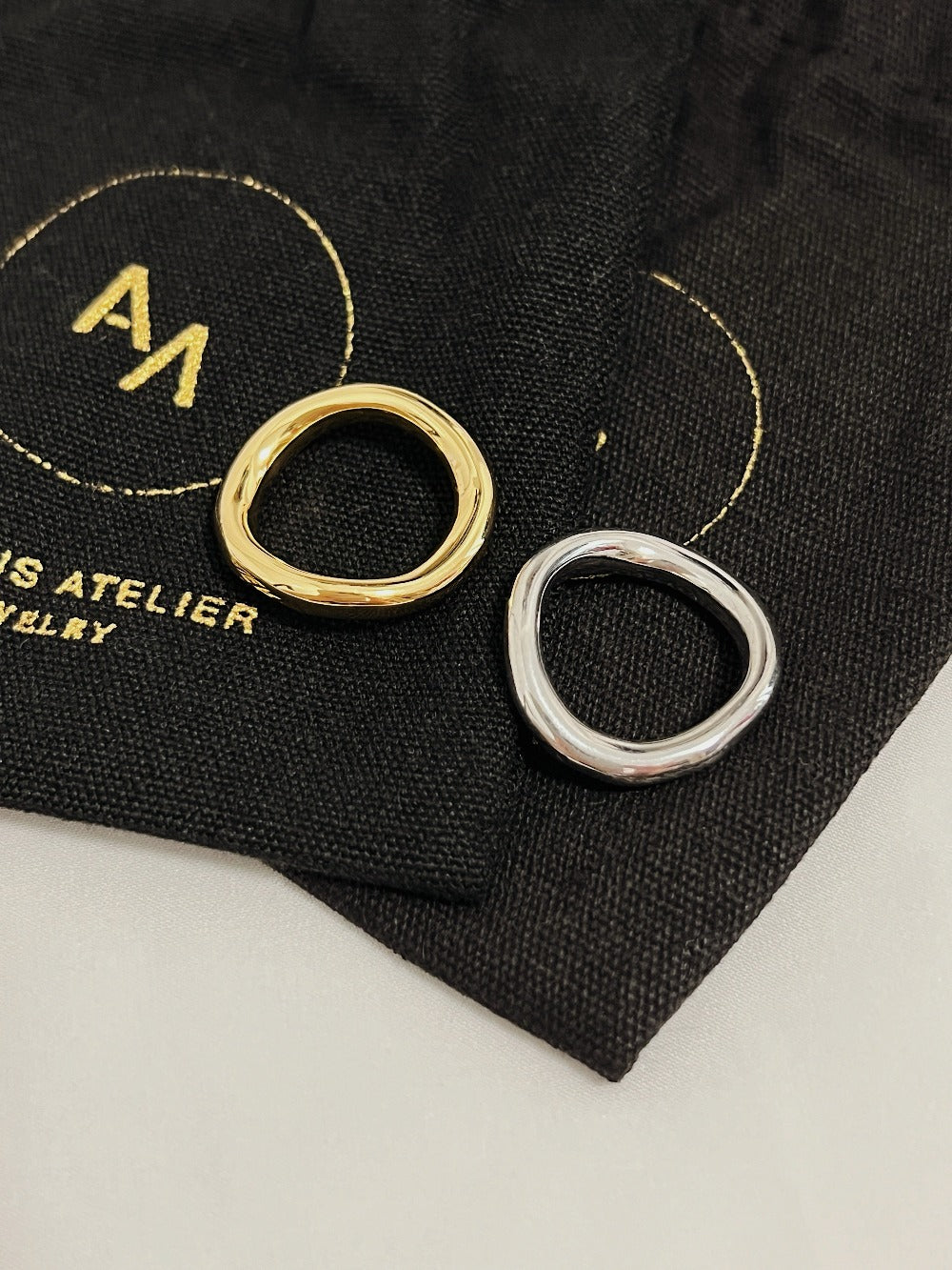 Hypoallergenic gold wavy band designed comfortably for sensitive skin