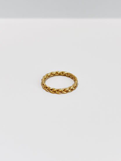 Close-up of Irene Gold braided ring in 3mm on a white background
