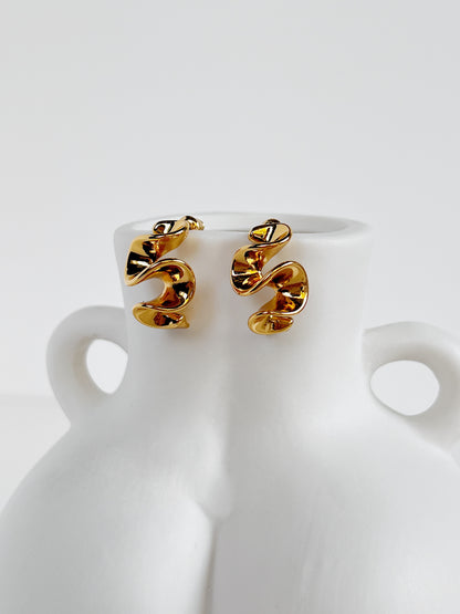 Lightweight hollow-core gold statement hoops for daily wear