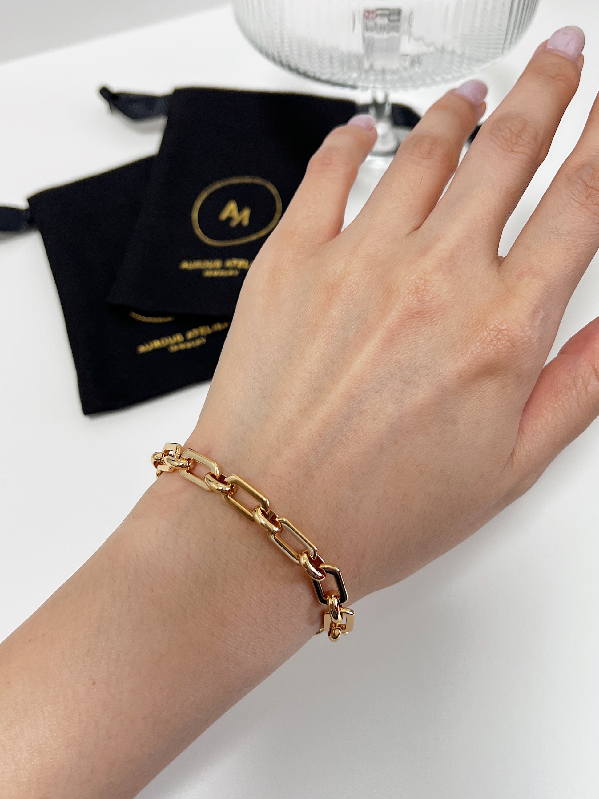 Fashion frame displaying the fixed-size 17cm Maia bracelet without an extension chain, highlighting a sleek and tailored fit on a model's wrist.