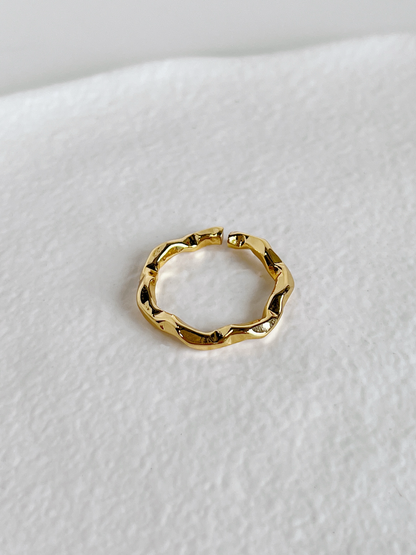 Marina Minimalist Irregular Ring in 18k Gold PVD fluid brass core