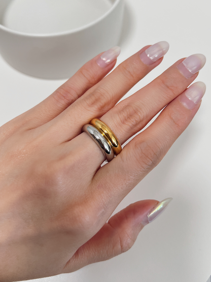 Dainty gold jewellery trends 2026 styled on model's manicured hand
