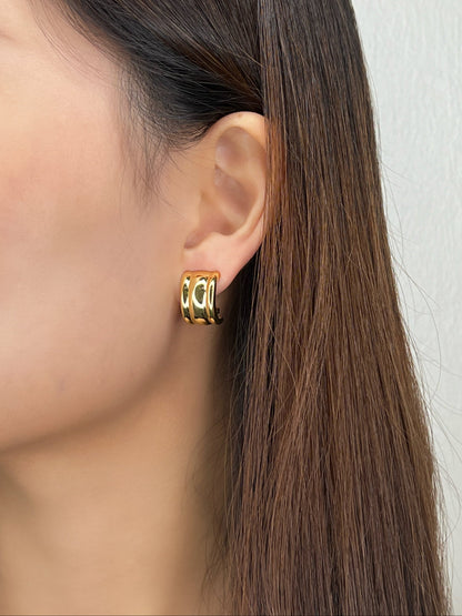 Close up of Model wearing Molly non-pierced ribbed clip-on earrings