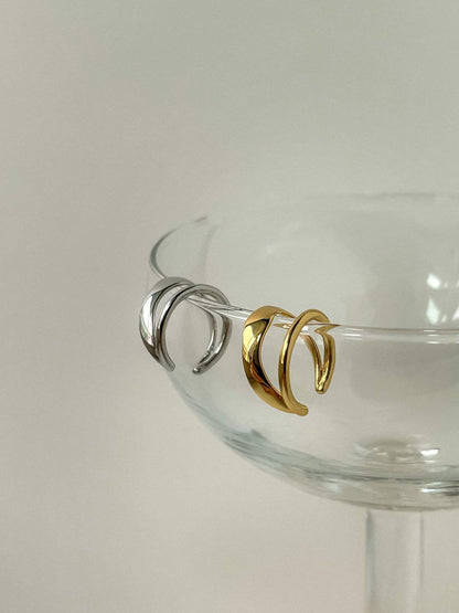 [Aurous Atelier] Beverly double band ear cuff in 18K gold and premium silver.
